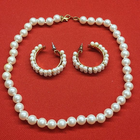 Pearl Necklace & Screw Back Earrings Set Faux Pearls Gold Tone - Picture 3 of 8